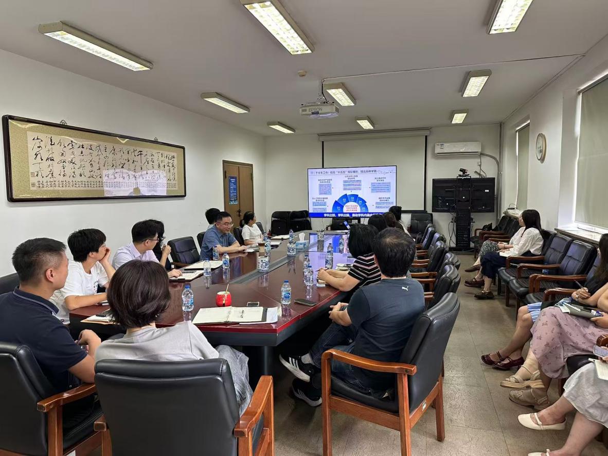 计财部深入贯彻落实学校2025年中工作会精神